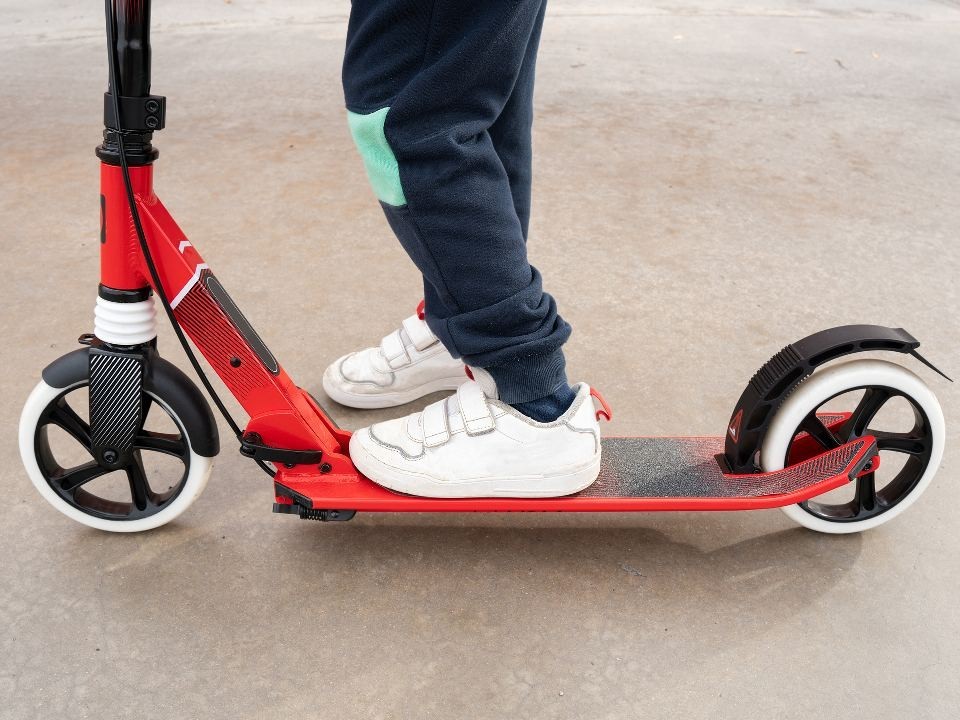 Придется поплатиться: кого за пьяную езду на электросамокате могут лишить прав