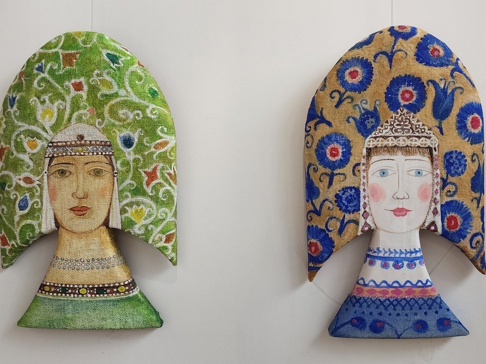 Неповторимый образ русской женщины представил художник Хромов в галере Химок