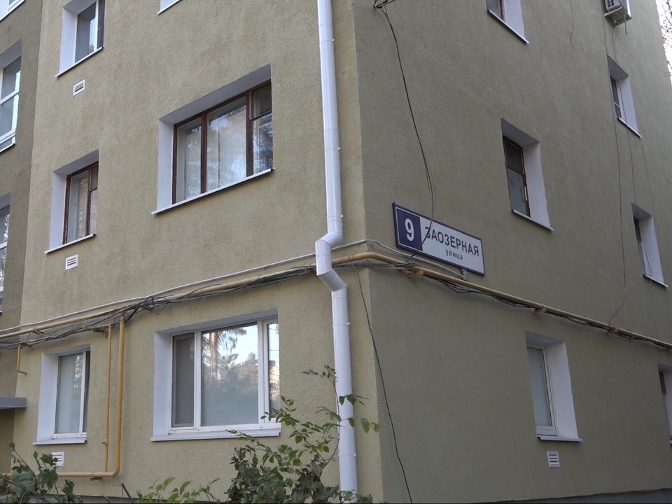 Во Власихе отремонтировали фасад дома для семей офицеров
