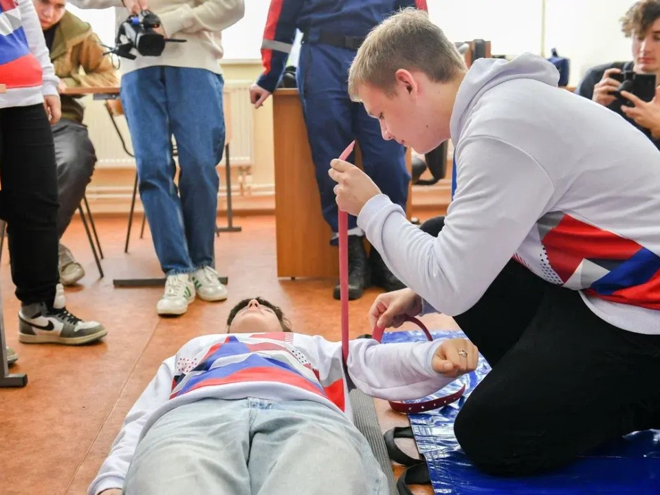 Подмосковных волонтеров научили спасать людей в чрезвычайных ситуациях