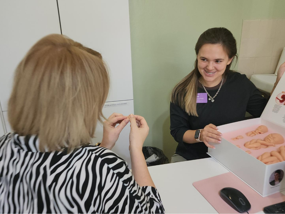 Профилактика абортов: женские консультации Люберецкой больницы получили макеты эмбрионов