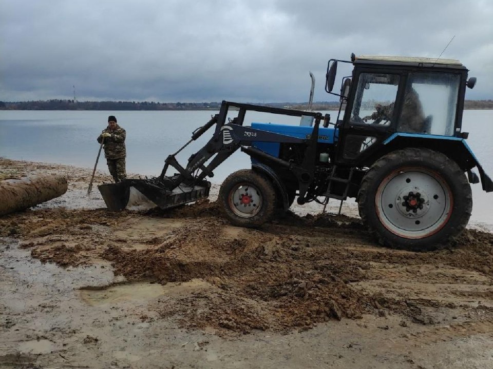 На детском пляже в селе Осташево по просьбе жителей навели порядок