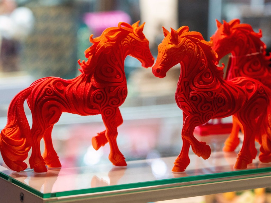 Икру и оливье на новогоднем столе в России может потеснить колбаса из конины