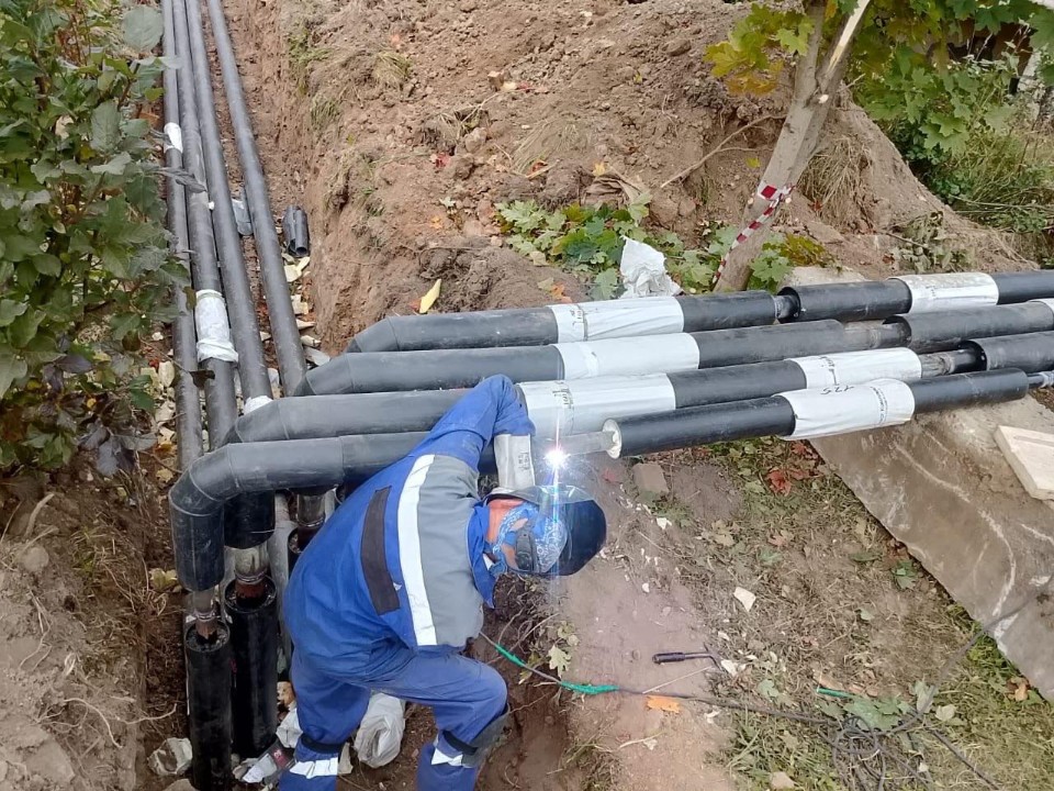 Пречистое спасают от холода: новые трубы обеспечат бесперебойное тепло в домах жителей