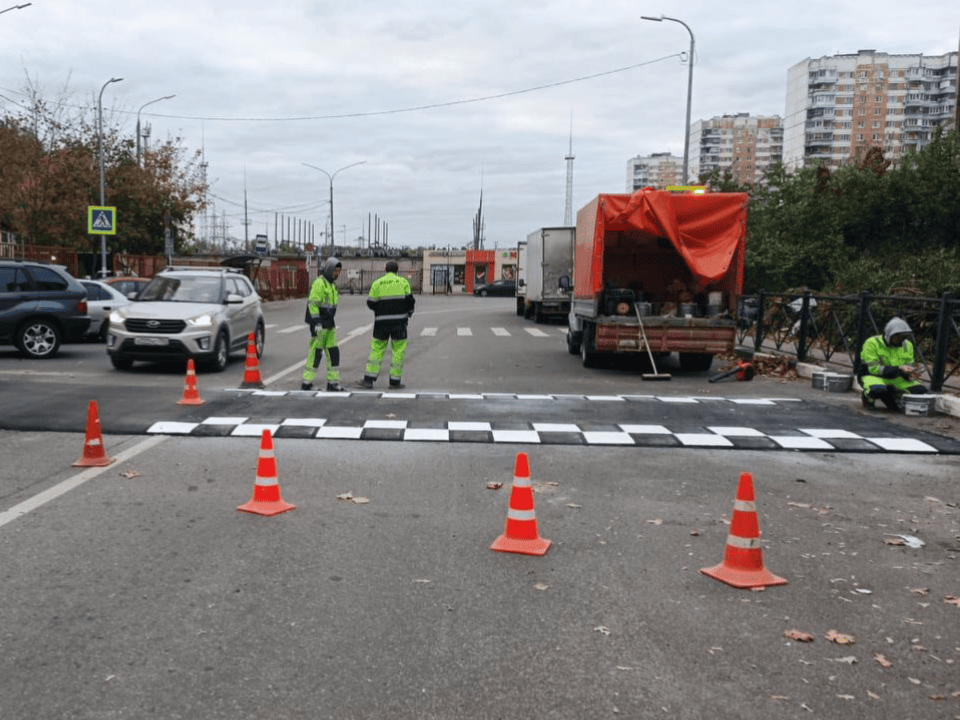 Снижайте скорость: в поселке Октябрьский установили три новых «лежачих полицейских»