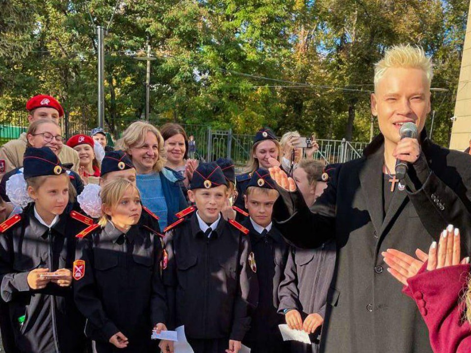 Жители Коломны получили эксклюзивные подарки от SHAMAN