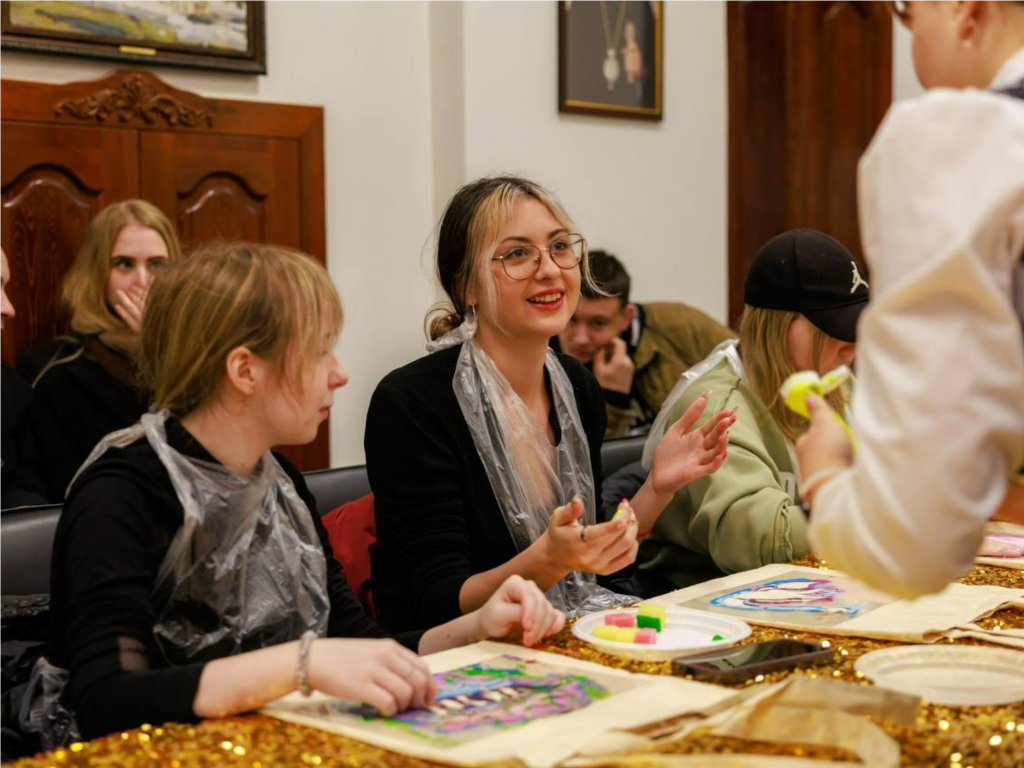 Молодежь Подмосковья учится цифровой гигиене на православных фестивалях : что советуют эксперты и духовенство