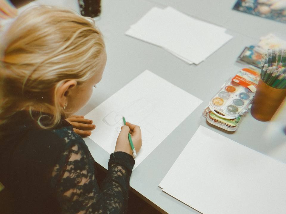 Раскрой свой талант: Молодежный центр Электрогорска ждет юных художников