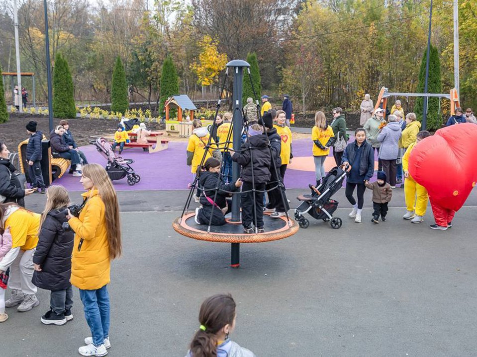 В Городке-17 открылся новый сквер с детской площадкой и зоной отдыха