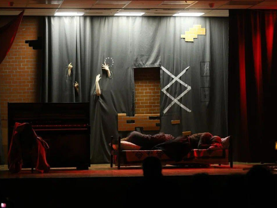 Жителей города приглашают на спектакль школьного театра по пьесе Александра Грибоедова