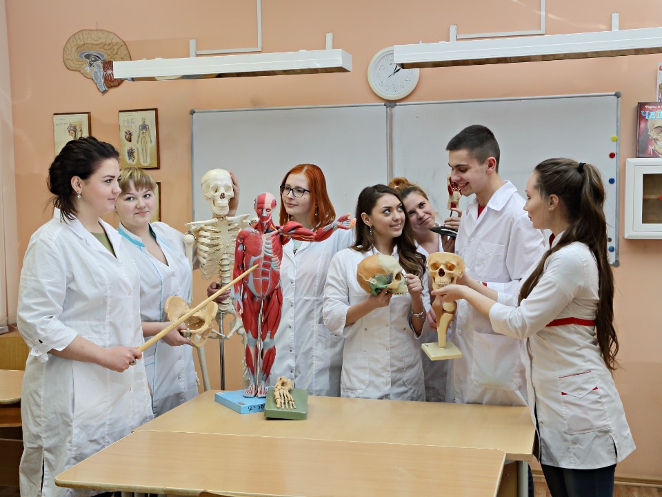 От парты — к операционному столу: как школьники Шаховской «примерили» халаты врачей