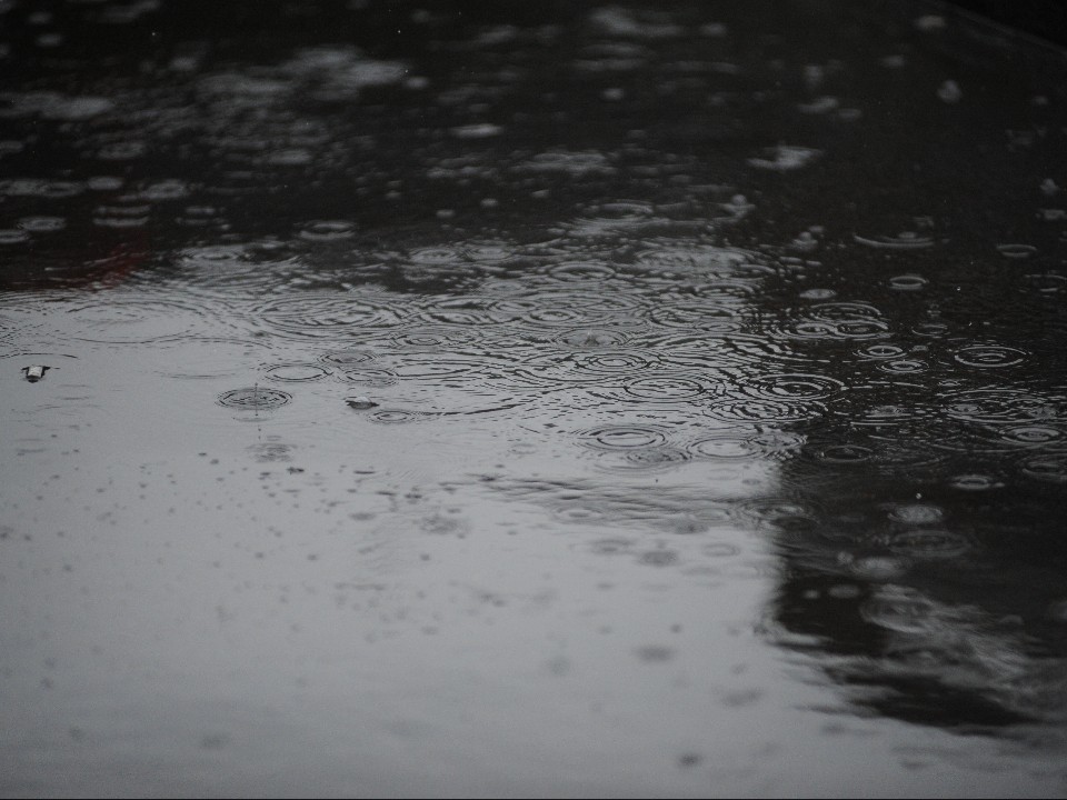 Дождик, дождик, поливай: в МЧС посоветовали взять с собой зонтик