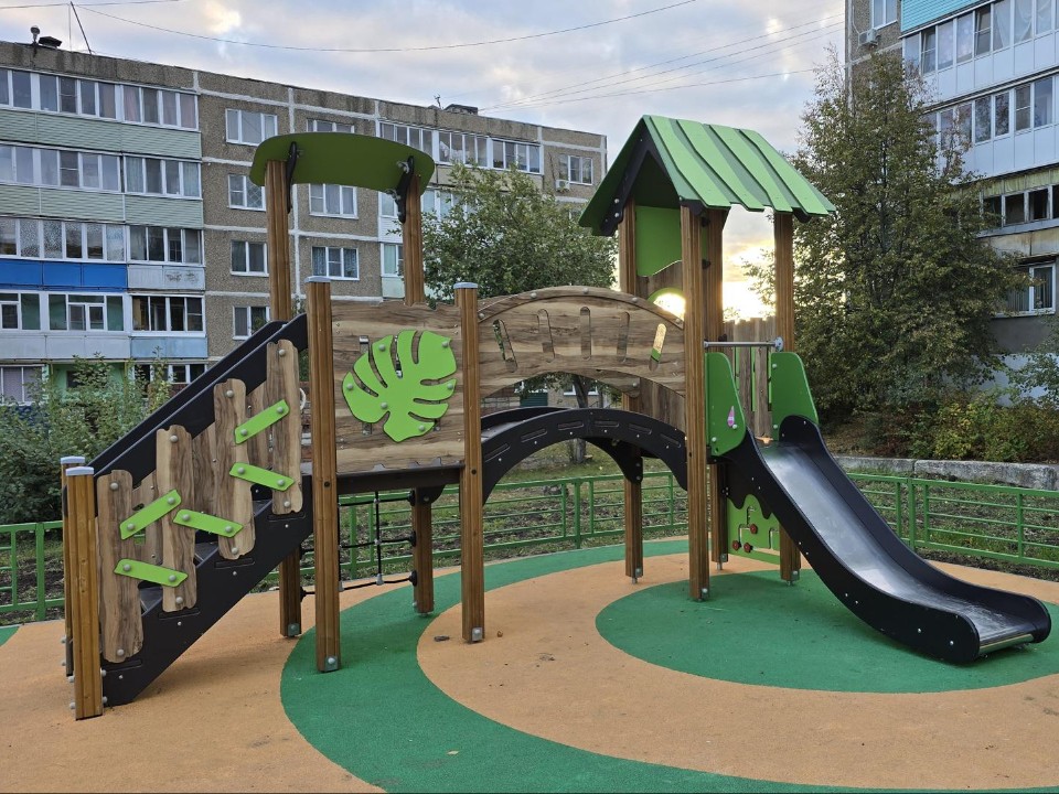 Новая площадка «Дендрология» украсила двор в микрорайоне Маршала Катукова
