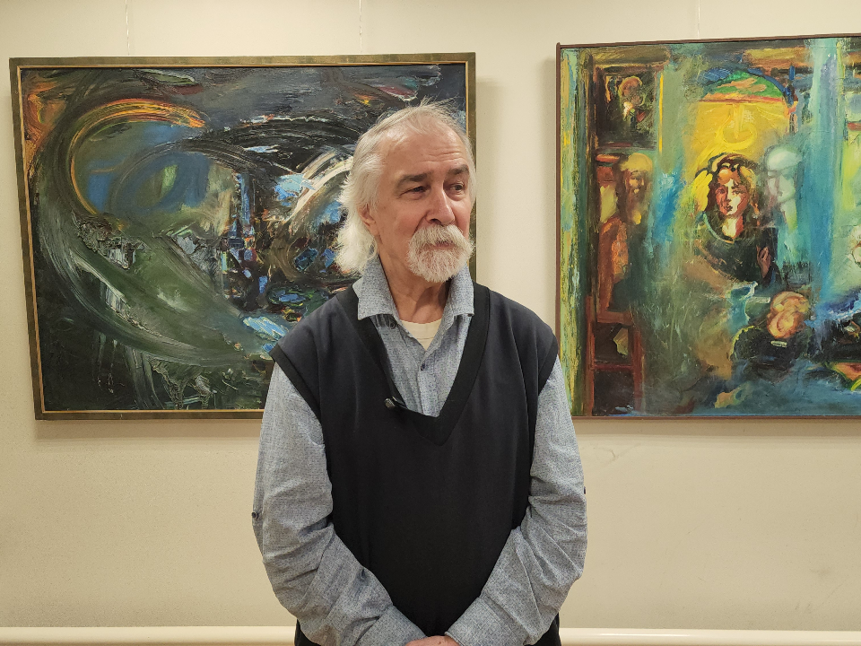 «От реальности к абстракции»: подольский художник Николай Вологжанин отметил 80-летие персональной выставкой