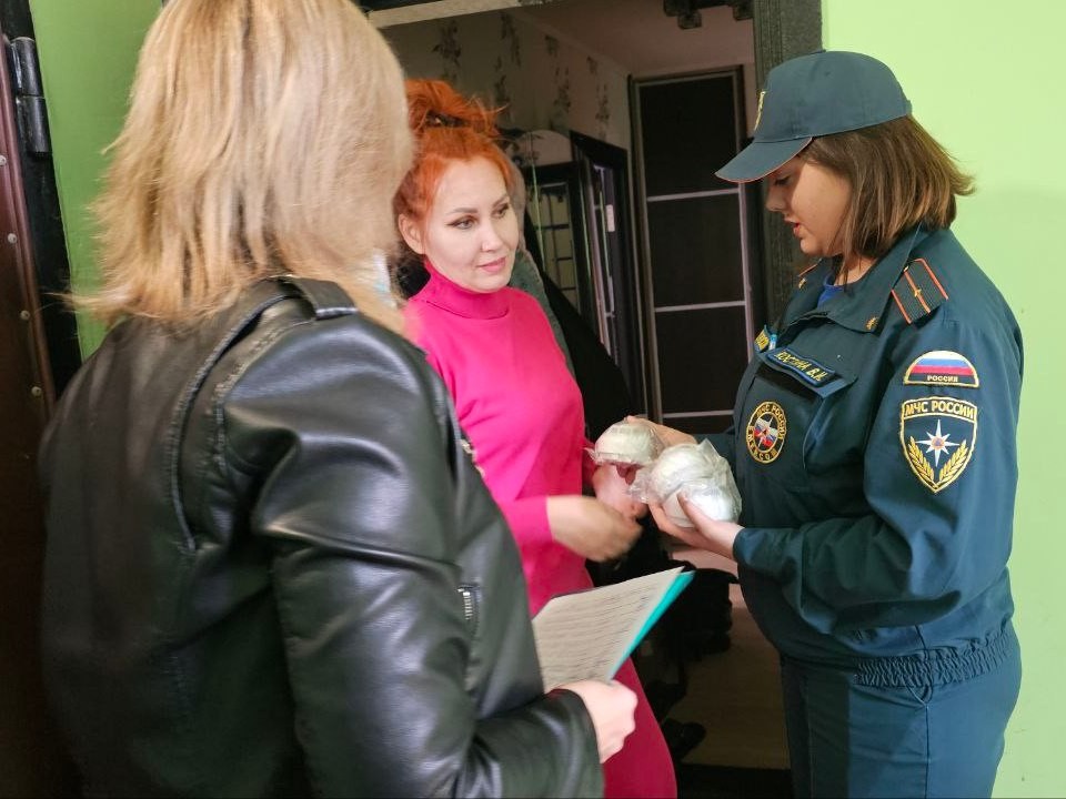 В Луховицах многодетным семьям раздают пожарные извещатели