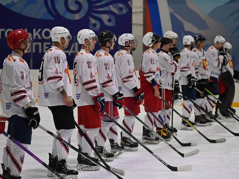 В Серпухове в поселке Пограничный открылся новый сезон Студенческой хоккейной лиги