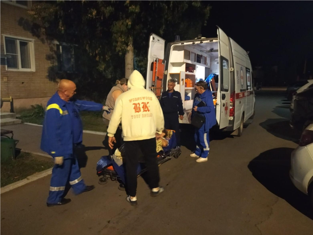 В Серебряных Прудах спасатели помогли доставить пожилую пациентку в больницу