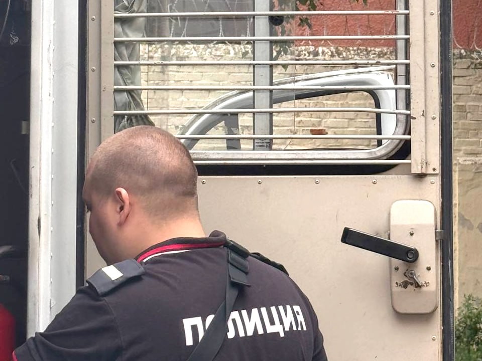 Попрошайки из банды: арестованы мать с дочерьми по делу о хищениях у военных в Шереметьево