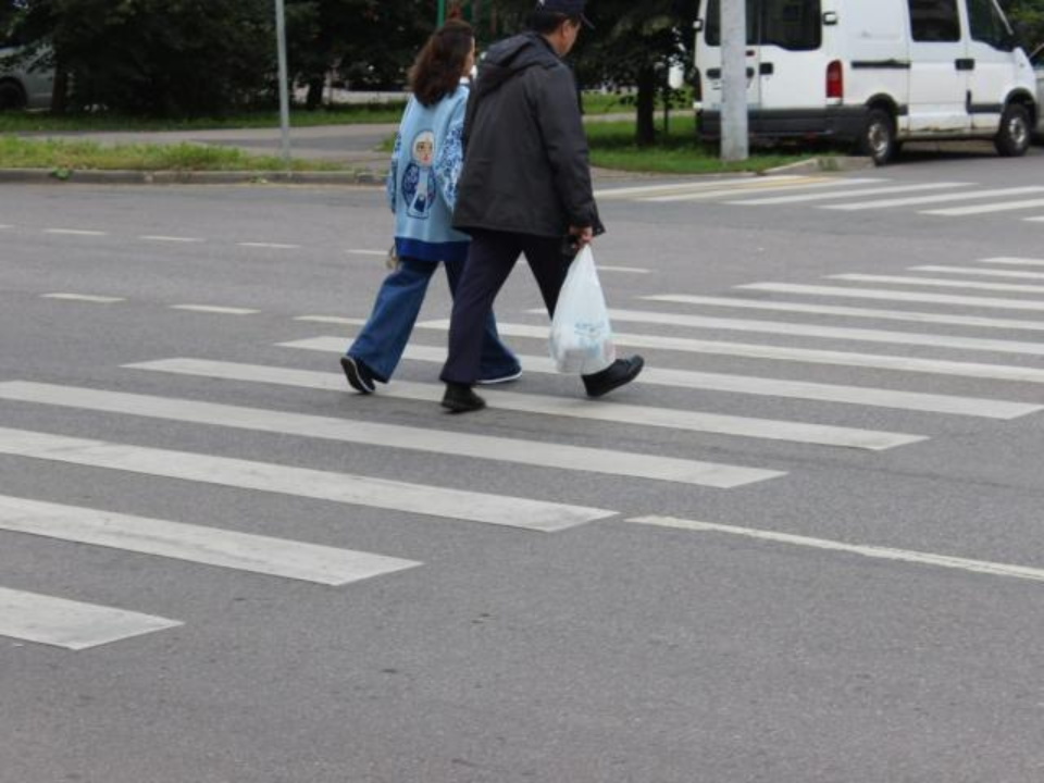 Жители мкр. Красная Горка попросили обустроить дополнительный переход через ул. Инициативную