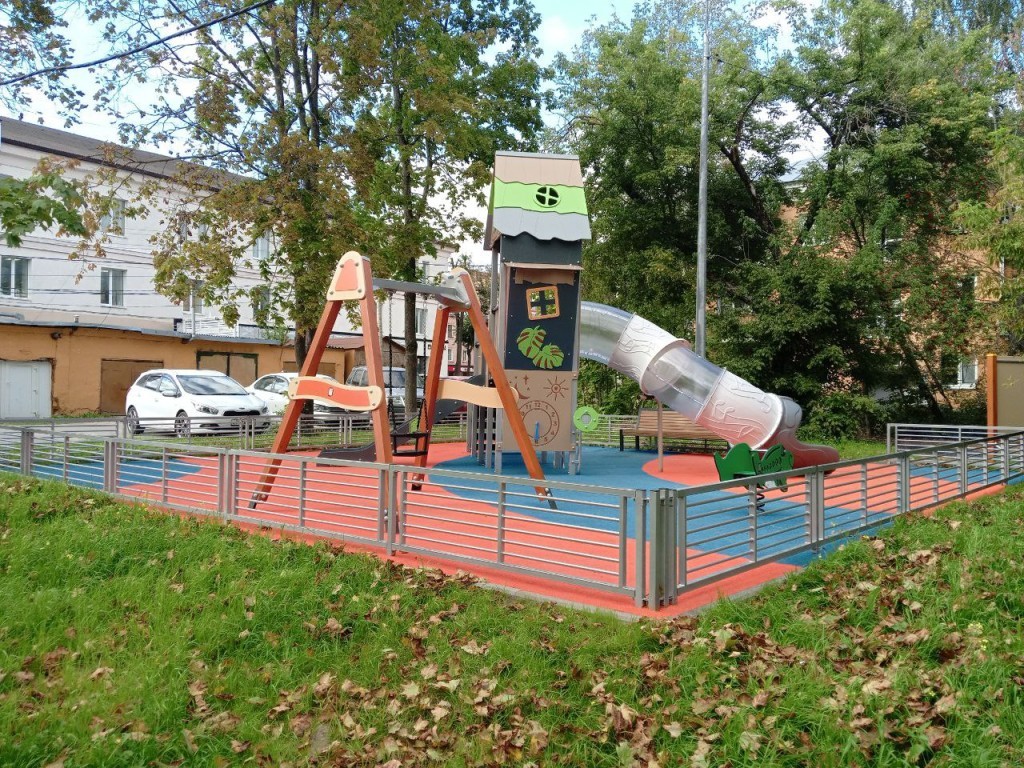 На проспекте Ленина установили новую детскую площадку