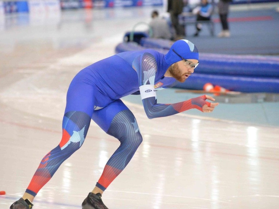 Сто сильнейших конькобежцев вышли на старт всероссийских соревнований в Коломне