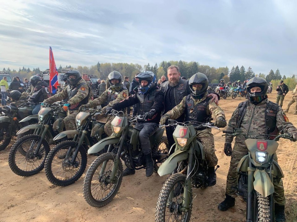 Ветераны СВО и мотоциклисты посоревновались в биатлоне под Дмитровом