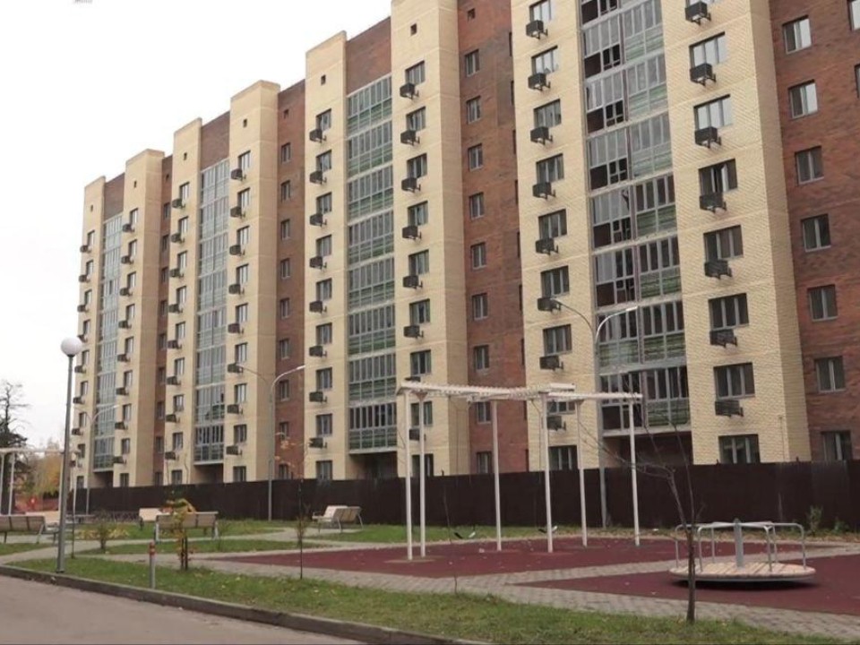 «Самый теплый» дом Левобережья построен: когда жителей аварийных бараков ждет переселение?