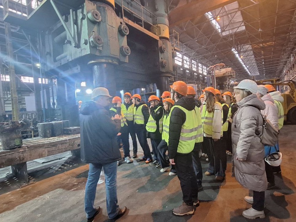 Огонь и миллионы: секреты одного из главных промышленных гигантов Ступина раскрыли школьникам