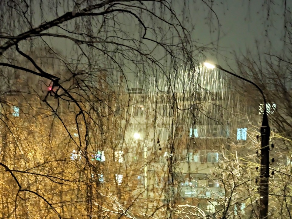 Ледяные дожди по ночам и штормовой ветер днем накроют Подмосковье в октябре