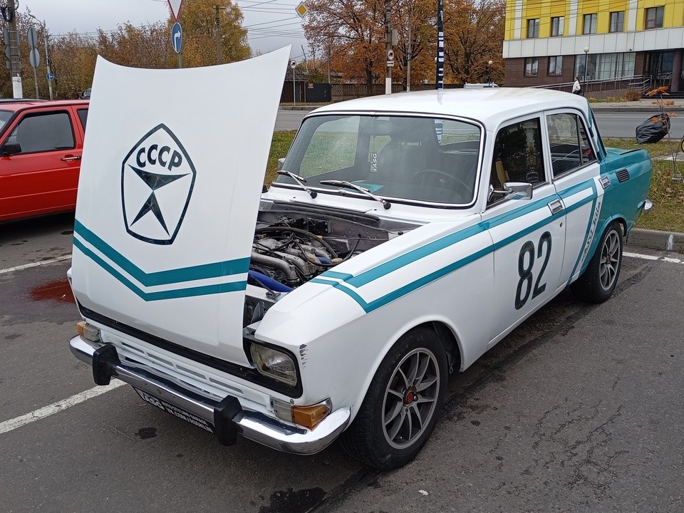 В Клину раритетный «Москвич» превратили в современный автомобиль