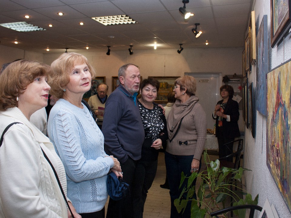 В Рузе открылась выставка художницы, которая вдохновилась Левитаном и Малевичем