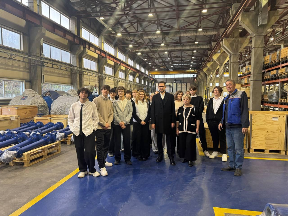 Учащихся гимназии №5 познакомили с этапами производства арматуры на Угрешском заводе