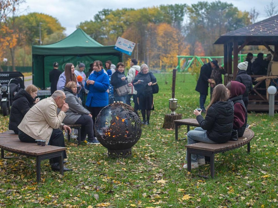 Посетители парка «Ривьера» стали участниками теплого фестиваля глинтвейна