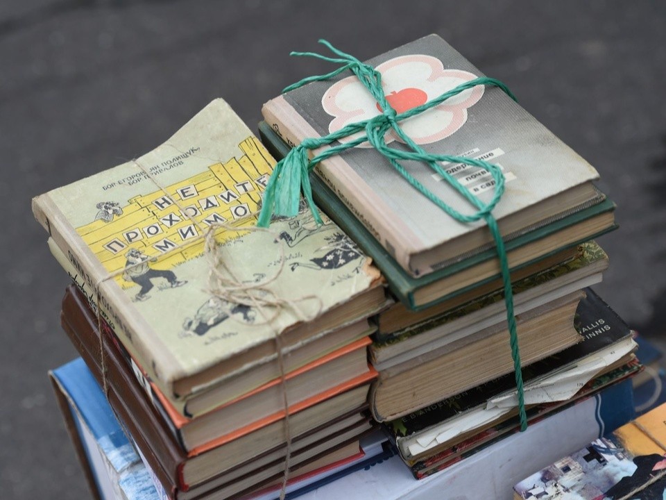 В библиотеке Лажечникова собирают макулатуру для помощи бойцам СВО