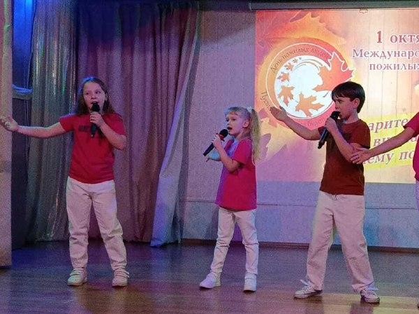 Теплые слова и душевные песни: творческие коллективы подарили праздник пенсионерам Павловского Посада