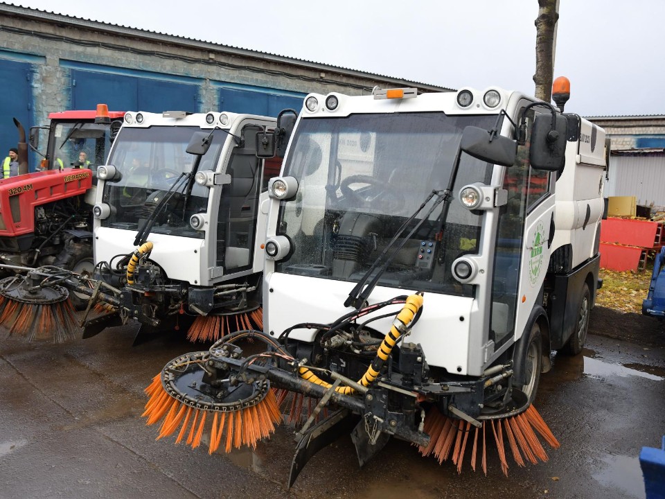 Коммунальщики Дмитрова получили новую форму и технику перед зимой