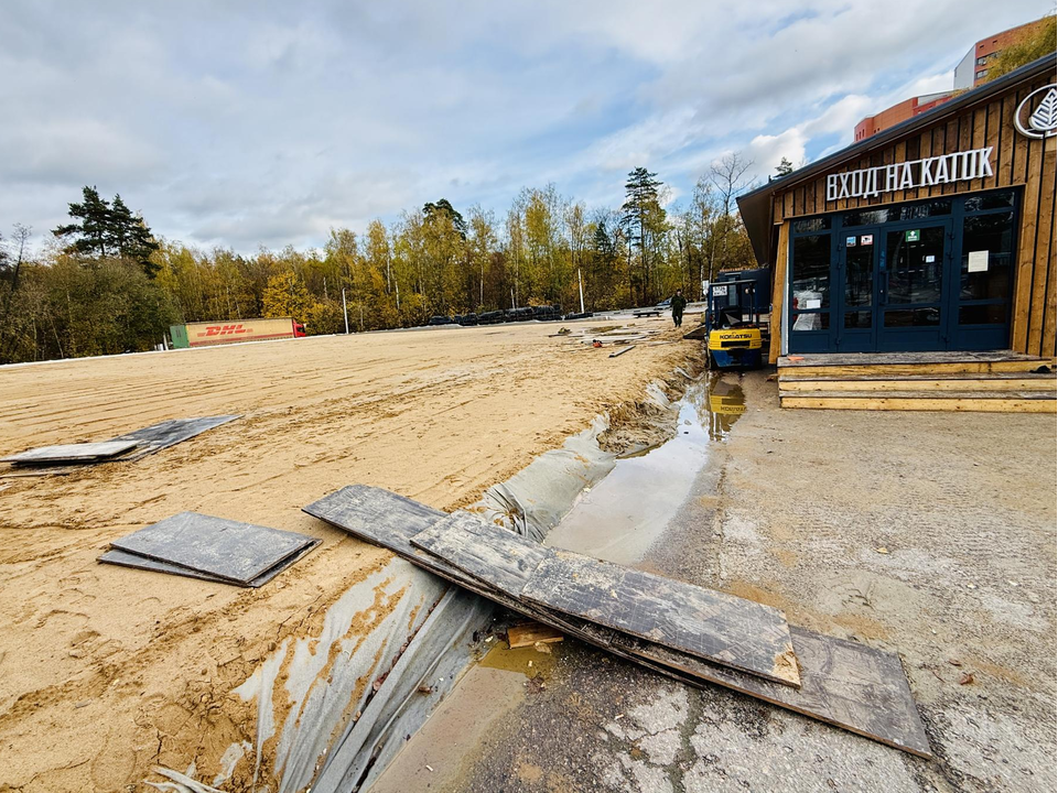 В Раменском возвели павильон и подготовили основу для ледового катка