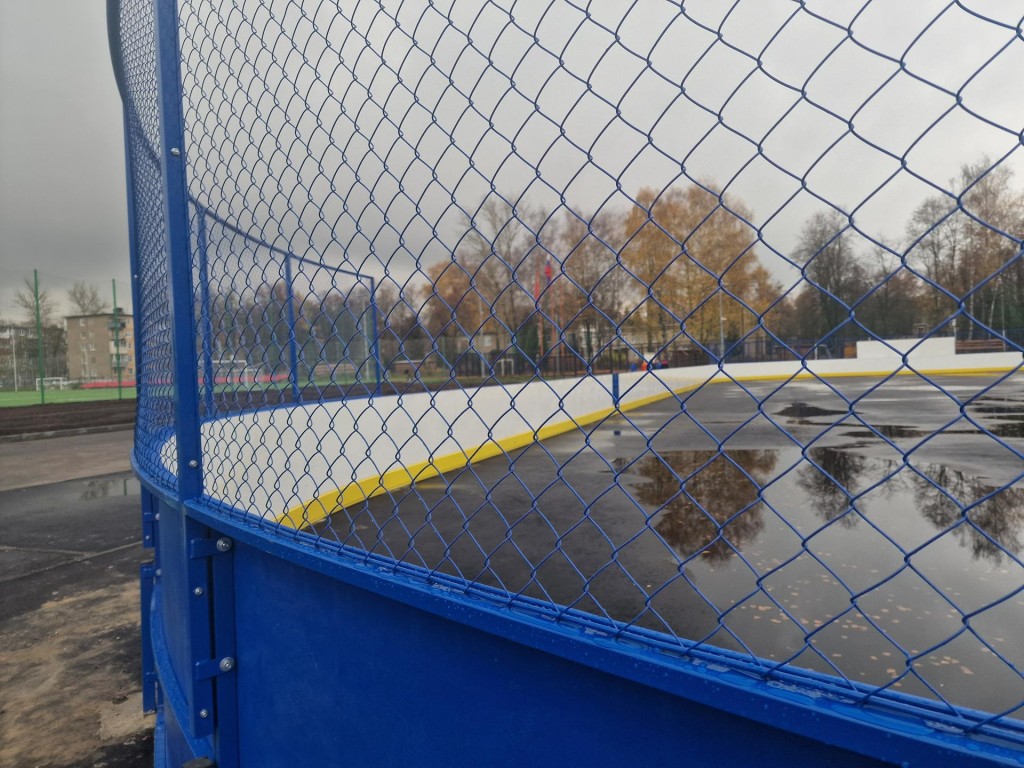 Строительство новой хоккейной коробки завершают в Лопатинском микрорайоне