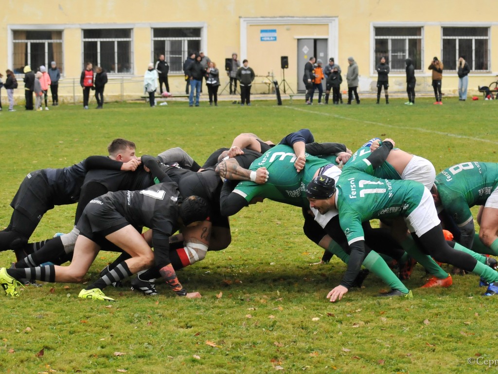 Выходные в Ступине: от благотворительного регби до бала и театральной комедии со звездами