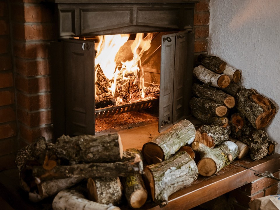Юрист предупредила о штрафах за неправильную топку печи