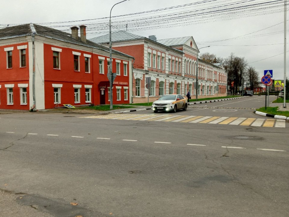 Дополнительный «лежачий полицейский» оборудовали на улице Парижской Коммуны