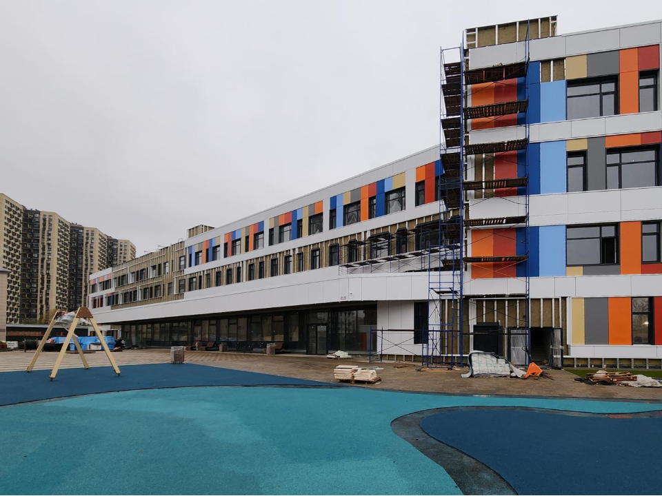 Новую школу в микрорайоне Павшинская пойма откроют в конце года