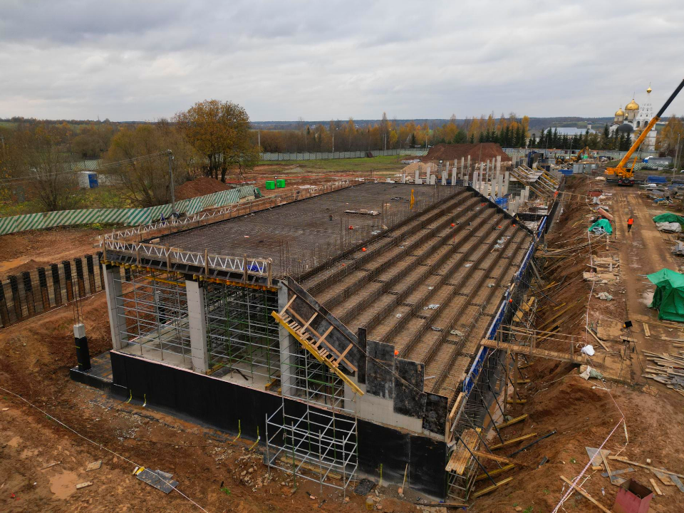Новая жизнь легендарного стадиона «Спартак» в Можайске: на объекте возводят трибуны для зрителей
