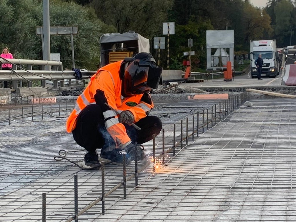 Ремонт с опережением: когда на аварийном мосту через Лопасню восстановят двустороннее движение