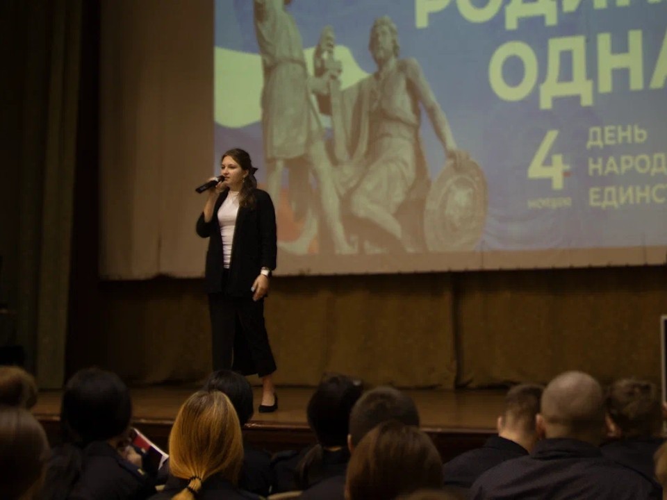 Строки Ломоносова и Рождественского прочли студенты округа на конкурсе чтецов