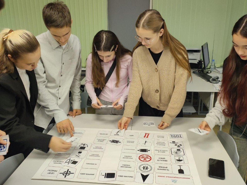 «Билет в будущее»: чем колледж «Подмосковье» удивил лобненских школьников на мастер-классе по авиаперевозкам