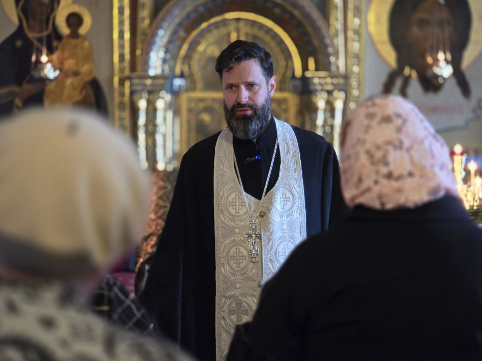 Священник из Можайска поддерживает воинов на передовой и посещает госпитали