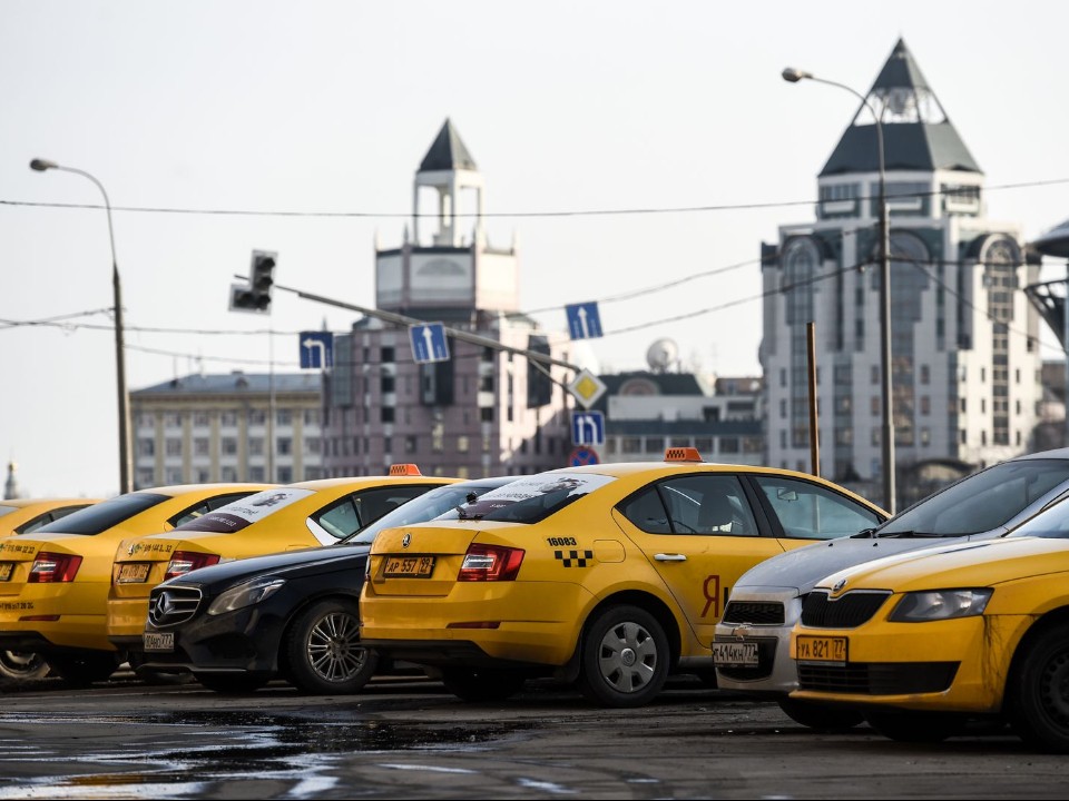 Пять дней и ни одной очереди: как ИИ помогает выдавать разрешения на работу в такси Подмосковья