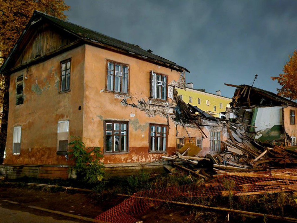 В Ступине сносят барак, чтобы разбить на его месте сквер для жителей