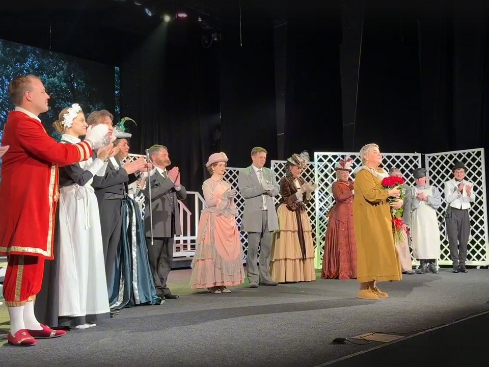 Премьера спектакля «Красавец мужчина» прошел в Щелкове при полном аншлаге